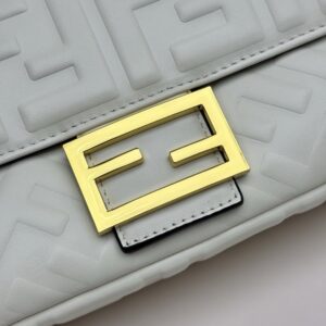 【AT7229】フェンディ Fendi クラシックなバゲットバッグ - 優雅な美学と贅沢さを演出 | Fendi