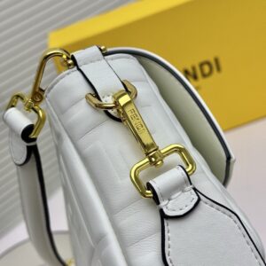 【AT7229】フェンディ Fendi クラシックなバゲットバッグ - 優雅な美学と贅沢さを演出 | Fendi