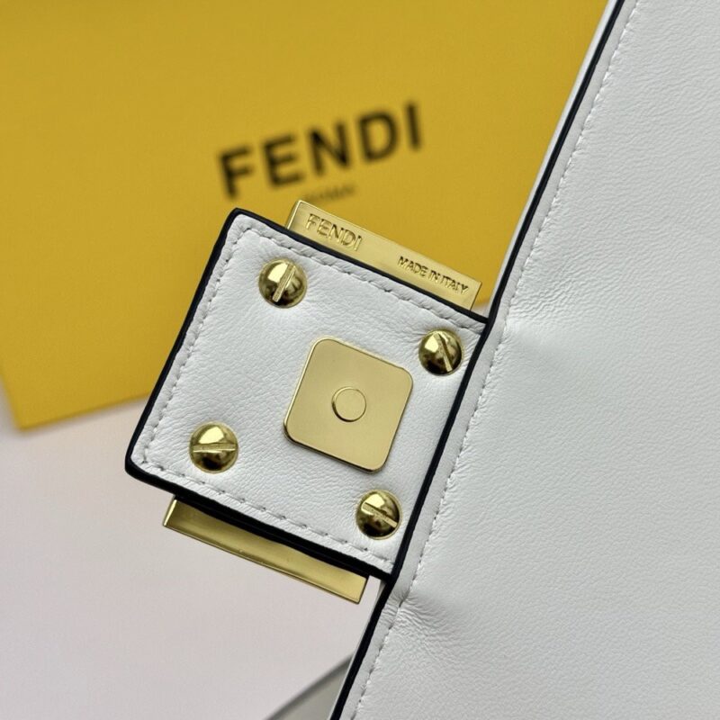 【AT7229】フェンディ Fendi クラシックなバゲットバッグ - 優雅な美学と贅沢さを演出 | Fendi