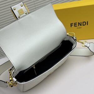 【AT7229】フェンディ Fendi クラシックなバゲットバッグ - 優雅な美学と贅沢さを演出 | Fendi