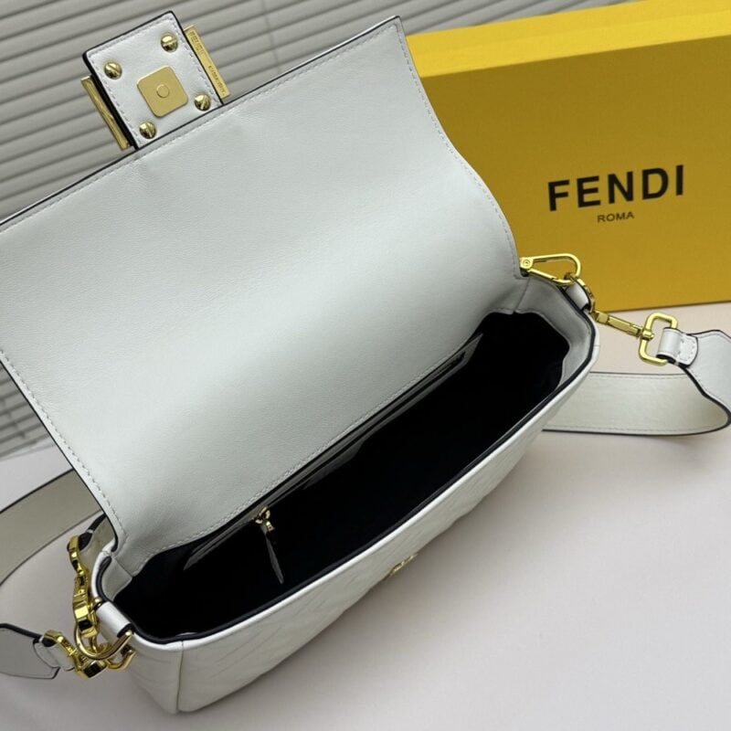 【AT7229】フェンディ Fendi クラシックなバゲットバッグ - 優雅な美学と贅沢さを演出 | Fendi