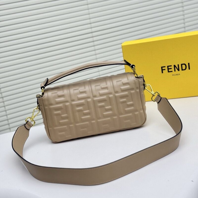【AT7230】フェンディ バケットバッグ - クラシックで豪華なファッションの代表作 | Fendi Roma