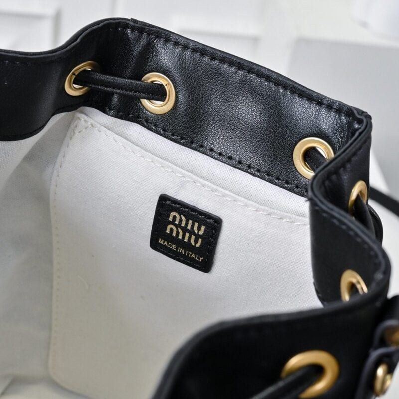 【AT7247】Miu Miuミュウミュウ カーフレザーバックパック 高品質素材 軽量便利 日常通勤旅行 | Miu Miu