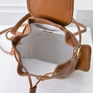 【AT7248】ミュウミュウ ヴィンテージカレッジ風ナッパレザーショルダーバッグ - 高級革製品、都会の女性のためにデザイン | Miu Miu