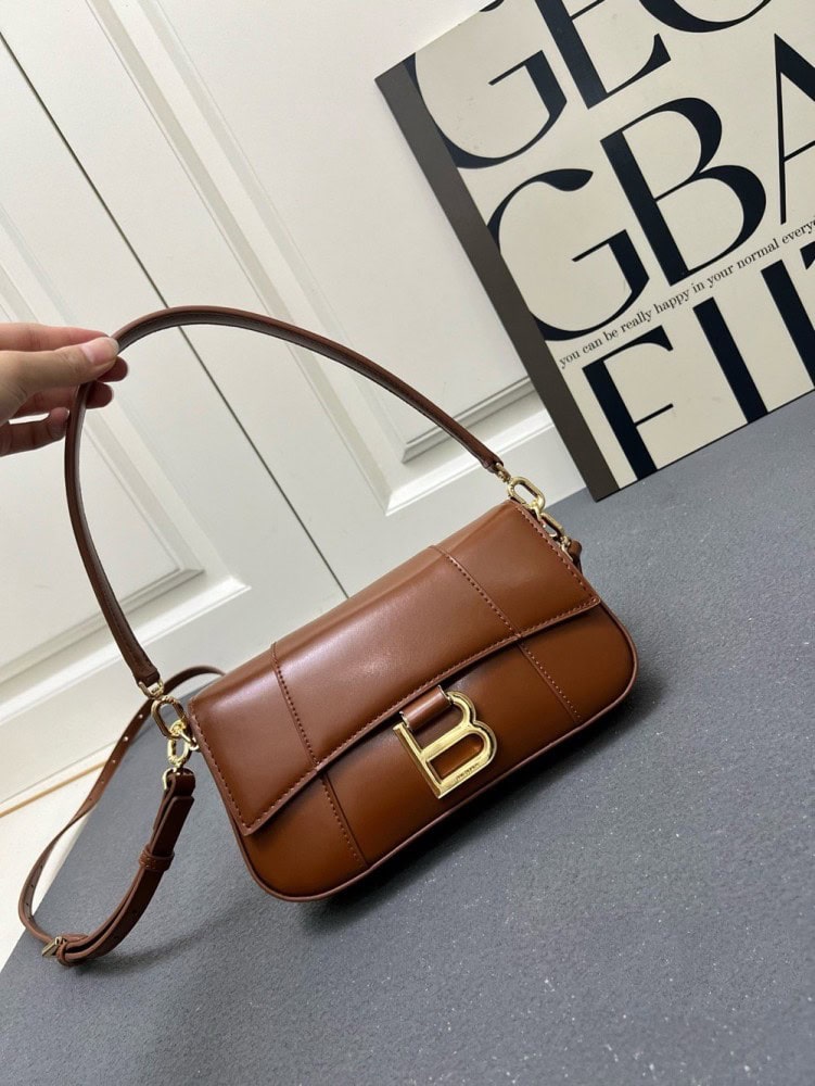 【AT7255】バレンシアガ Balenciaga レディース ヘッドレザーアクセントポーチ｜キャラメルカラー｜コンパクトサイズ | Balenciaga