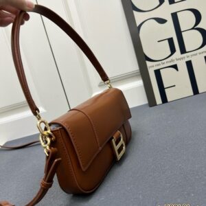 【AT7255】バレンシアガ Balenciaga レディース ヘッドレザーアクセントポーチ｜キャラメルカラー｜コンパクトサイズ | Balenciaga