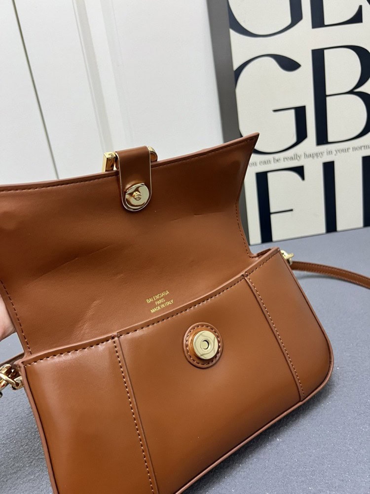 【AT7255】バレンシアガ Balenciaga レディース ヘッドレザーアクセントポーチ｜キャラメルカラー｜コンパクトサイズ | Balenciaga