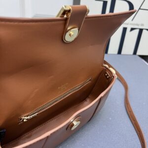 【AT7255】バレンシアガ Balenciaga レディース ヘッドレザーアクセントポーチ｜キャラメルカラー｜コンパクトサイズ | Balenciaga