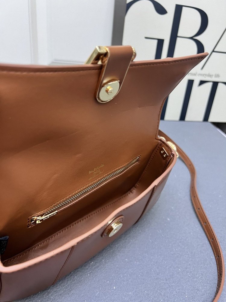 【AT7255】バレンシアガ Balenciaga レディース ヘッドレザーアクセントポーチ｜キャラメルカラー｜コンパクトサイズ | Balenciaga