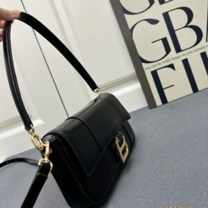 【AT7257】パリ ジュゼッテ Hourglass シリーズ 純正牛革腋下バッグ 黒色 ライトマチュアスタイル向け | Balenciaga