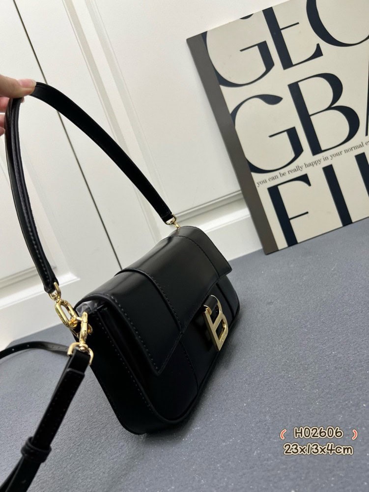 【AT7257】パリ ジュゼッテ Hourglass シリーズ 純正牛革腋下バッグ 黒色 ライトマチュアスタイル向け | Balenciaga
