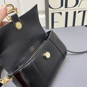 【AT7257】パリ ジュゼッテ Hourglass シリーズ 純正牛革腋下バッグ 黒色 ライトマチュアスタイル向け | Balenciaga