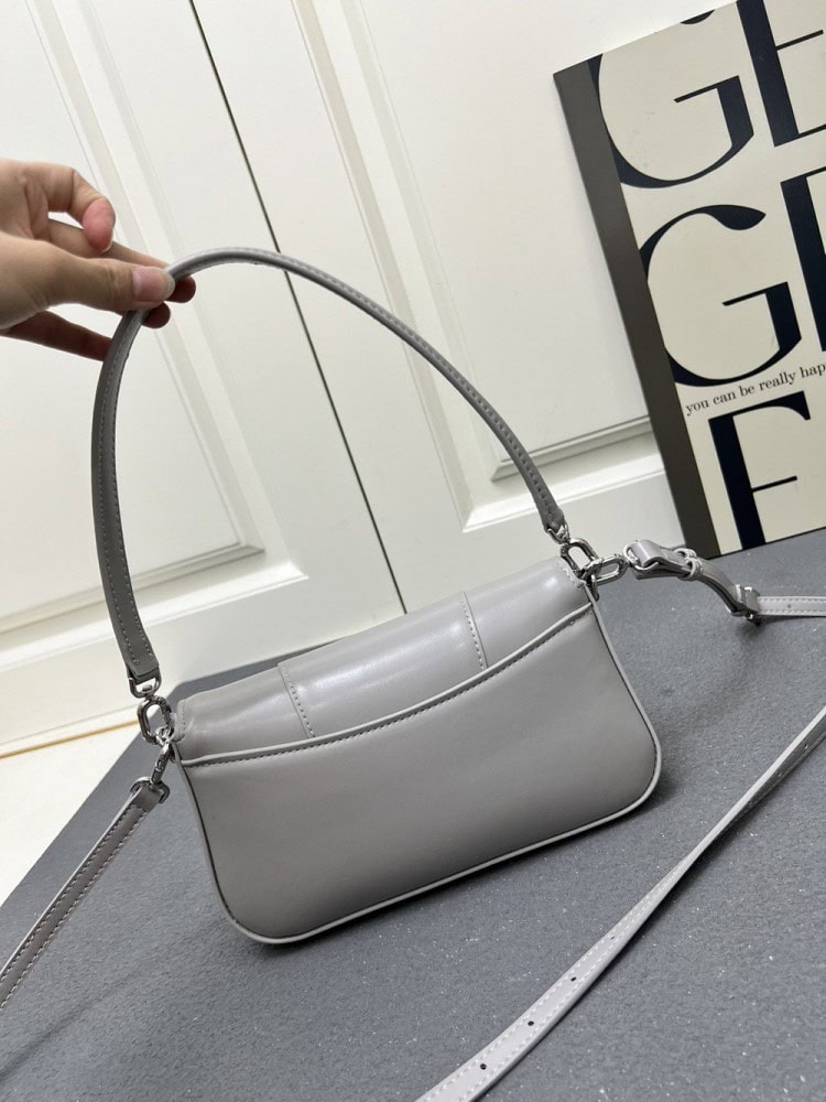 【AT7258】プラダPrada新デザイン ミニアクセントバッグ 贅沢なスタイルを披露 | Balenciaga
