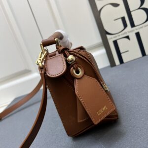 【AT7259】ロエベPuzzleシリーズのナッパカーフバッグ - 高級感と多様性を兼ね備えたモダンな女性向けバッグ | Loewe Madrid