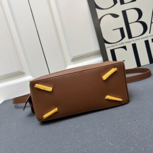 【AT7259】ロエベPuzzleシリーズのナッパカーフバッグ - 高級感と多様性を兼ね備えたモダンな女性向けバッグ | Loewe Madrid