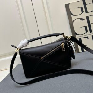 【AT7260】Loewe（ロエベ）Puzzleシリーズ クラシックな小牛革ハンドバッグ | Loewe
