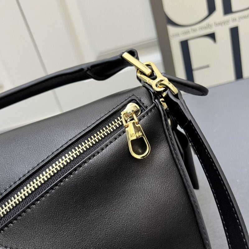 【AT7260】Loewe（ロエベ）Puzzleシリーズ クラシックな小牛革ハンドバッグ | Loewe