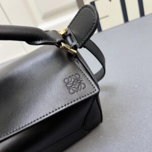 【AT7260】Loewe（ロエベ）Puzzleシリーズ クラシックな小牛革ハンドバッグ | Loewe