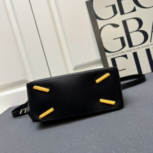 【AT7260】Loewe（ロエベ）Puzzleシリーズ クラシックな小牛革ハンドバッグ | Loewe