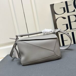 【AT7261】ロイ・ウェイの幾何学的なパッチワークデザイン ナッパカーフスキン素材バッグ | Loewe
