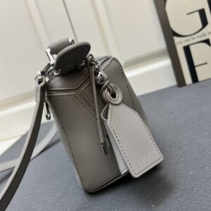 【AT7261】ロイ・ウェイの幾何学的なパッチワークデザイン ナッパカーフスキン素材バッグ | Loewe