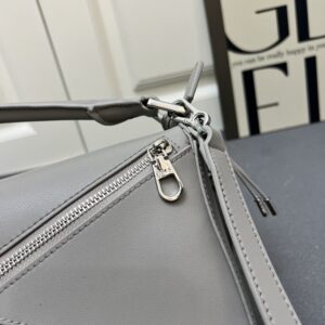 【AT7261】ロイ・ウェイの幾何学的なパッチワークデザイン ナッパカーフスキン素材バッグ | Loewe