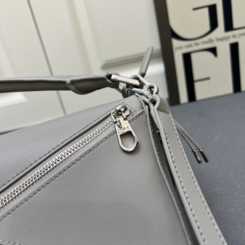 【AT7261】ロイ・ウェイの幾何学的なパッチワークデザイン ナッパカーフスキン素材バッグ | Loewe