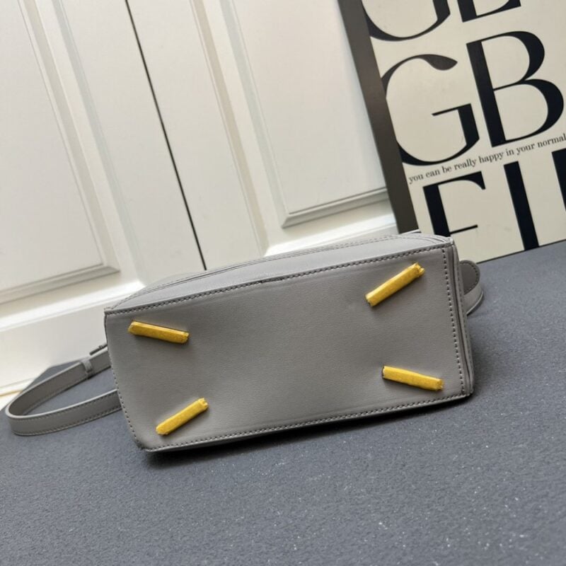 【AT7261】ロイ・ウェイの幾何学的なパッチワークデザイン ナッパカーフスキン素材バッグ | Loewe