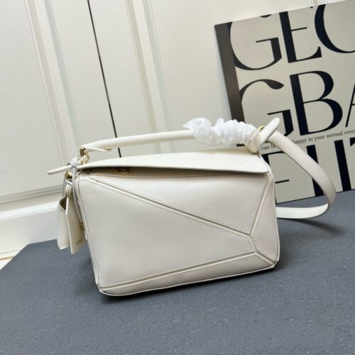 【AT7263】LoeweのPuzzleシリーズ ナパ牛革バッグ - エレガントなアート感覚 | Loewe Madrid