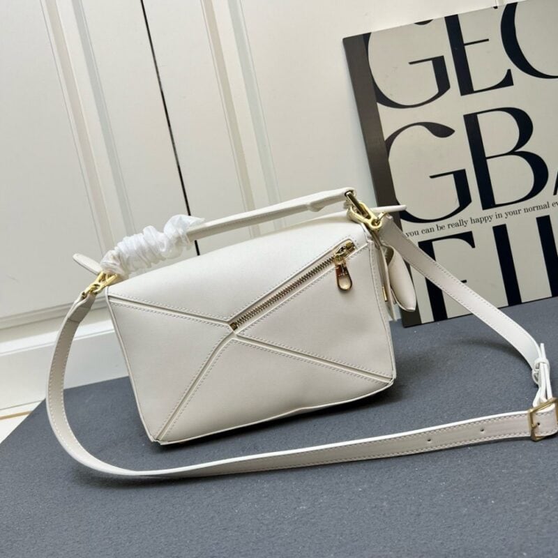 【AT7263】LoeweのPuzzleシリーズ ナパ牛革バッグ - エレガントなアート感覚 | Loewe Madrid