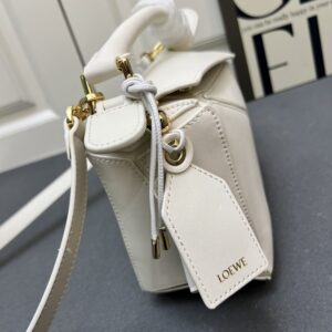 【AT7263】LoeweのPuzzleシリーズ ナパ牛革バッグ - エレガントなアート感覚 | Loewe Madrid