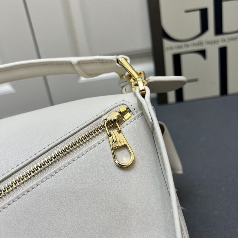 【AT7263】LoeweのPuzzleシリーズ ナパ牛革バッグ - エレガントなアート感覚 | Loewe Madrid