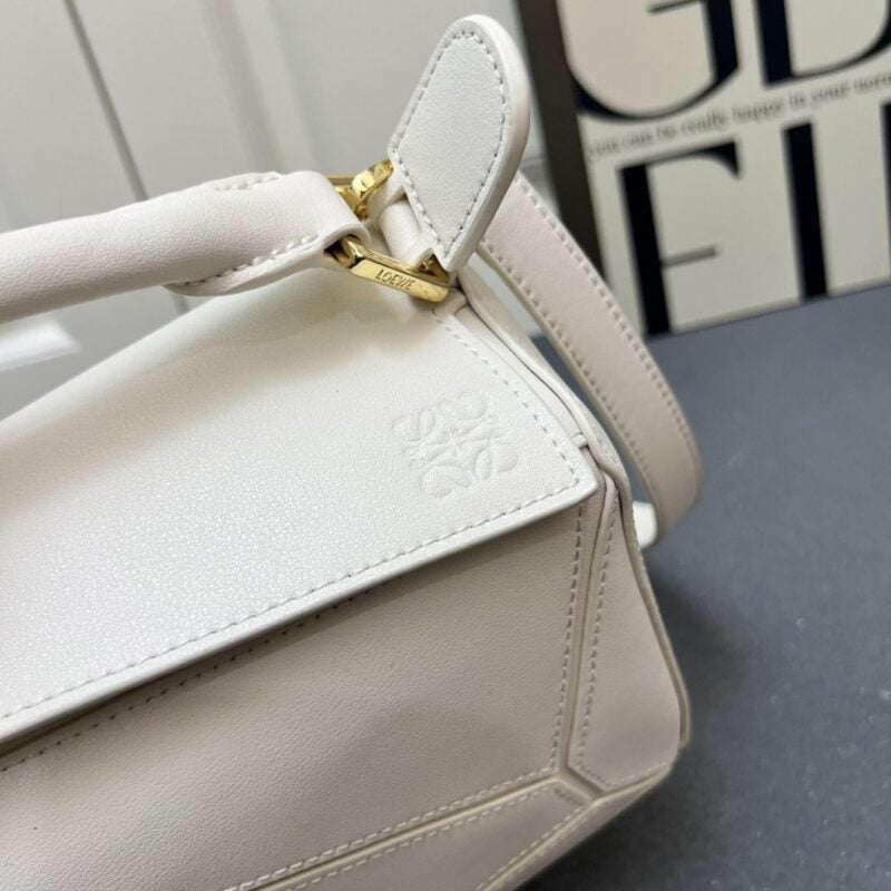 【AT7263】LoeweのPuzzleシリーズ ナパ牛革バッグ - エレガントなアート感覚 | Loewe Madrid