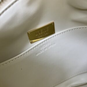 【AT7263】LoeweのPuzzleシリーズ ナパ牛革バッグ - エレガントなアート感覚 | Loewe Madrid
