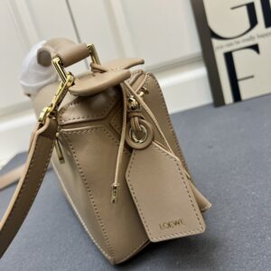 【AT7264】パズル ナッパレザー ジオメトリックデザイン ハンドバッグ | Loewe Madrid