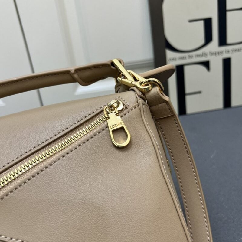 【AT7264】パズル ナッパレザー ジオメトリックデザイン ハンドバッグ | Loewe Madrid