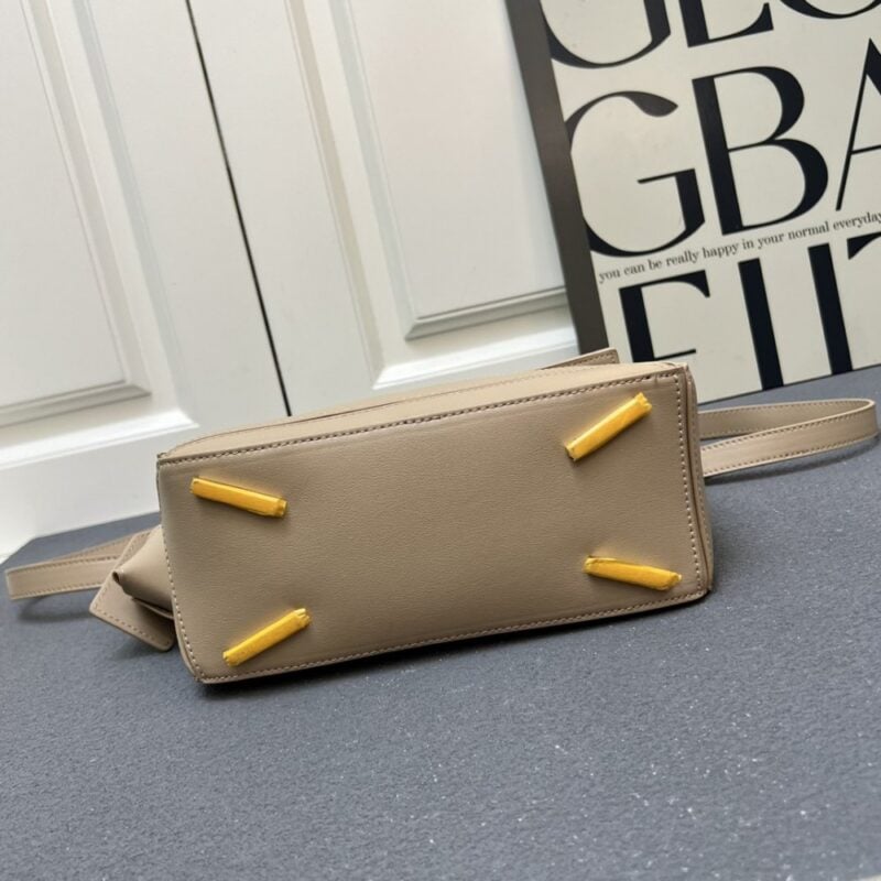 【AT7264】パズル ナッパレザー ジオメトリックデザイン ハンドバッグ | Loewe Madrid