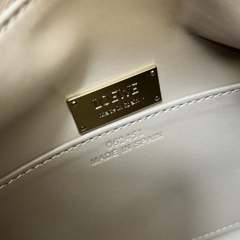 【AT7264】パズル ナッパレザー ジオメトリックデザイン ハンドバッグ | Loewe Madrid