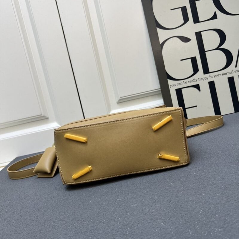 【AT7265】Loewe ロエベ Puzzleジオメトリーバッグ - 高級ナッパカーフレザー製ハンドバッグ | Loewe