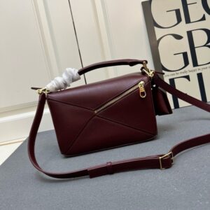 【AT7266】LOEWE パズルジオメトリーハンドバッグ - ワインレッドの牛革で豪華なファッションアクセント | Loewe Madrid