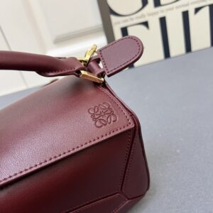 【AT7266】LOEWE パズルジオメトリーハンドバッグ - ワインレッドの牛革で豪華なファッションアクセント | Loewe Madrid