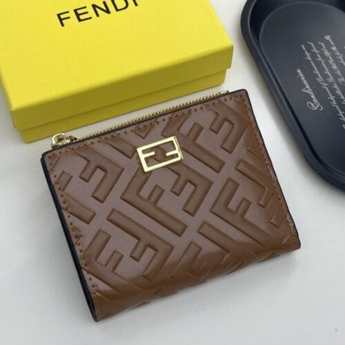 【AT7770】フェンディの高級な輸入小牛革二つ折り財布、コンパクトでエレガントなデザイン | Fendi