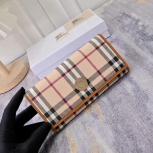 【AT7781】ブルベリー（Burberry）チェック柄レザー財布 - 上質なイギリス風ファッションアクセサリー | Burberry London