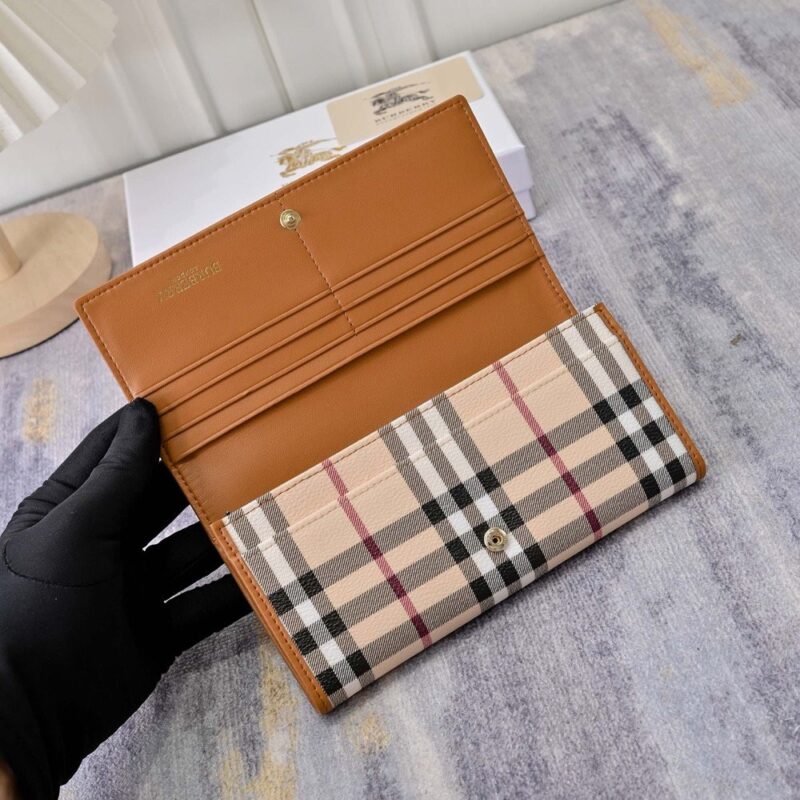 【AT7781】ブルベリー（Burberry）チェック柄レザー財布 - 上質なイギリス風ファッションアクセサリー | Burberry London