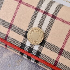 【AT7782】バーバリークラシックチェック柄財布 - 英国風の豪華な典範 | Burberry