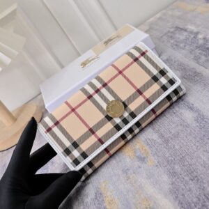 【AT7783】バーバリーのクラシックなチェック柄財布 - 豪華な素材と優雅なデザイン | Burberry