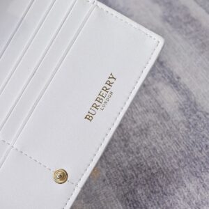 【AT7783】バーバリーのクラシックなチェック柄財布 - 豪華な素材と優雅なデザイン | Burberry