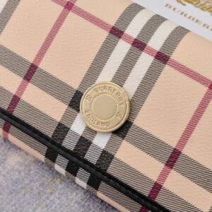 【AT7784】バーバリーのクラシックなチェック柄 輸入牛革財布 | Burberry
