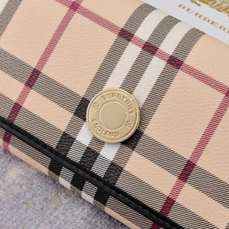 【AT7784】バーバリーのクラシックなチェック柄 輸入牛革財布 | Burberry