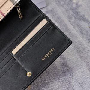 【AT7784】バーバリーのクラシックなチェック柄 輸入牛革財布 | Burberry